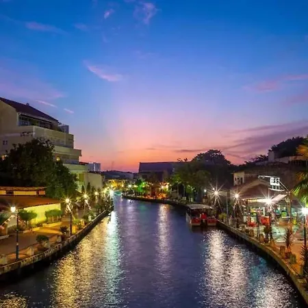 Private Jacuzzi With Outdoor Cinema 7Pax-Jonker Apartment Malacca Exterior photo